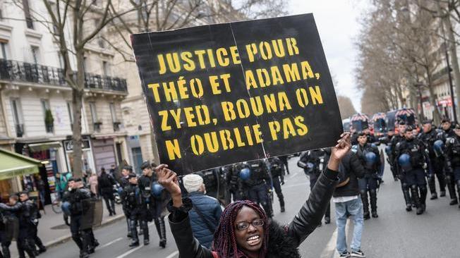 Francia, Adama Traorè morto per asfissia
