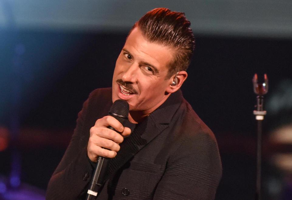 “Il sudore ci appiccica” Ecco la hit dell’estate di Francesco Gabbani