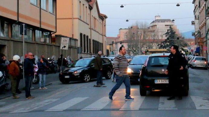 Il medico travolto sulle strisce davanti al figlio «Via Gramsci così a rischio è un’onta per la città»