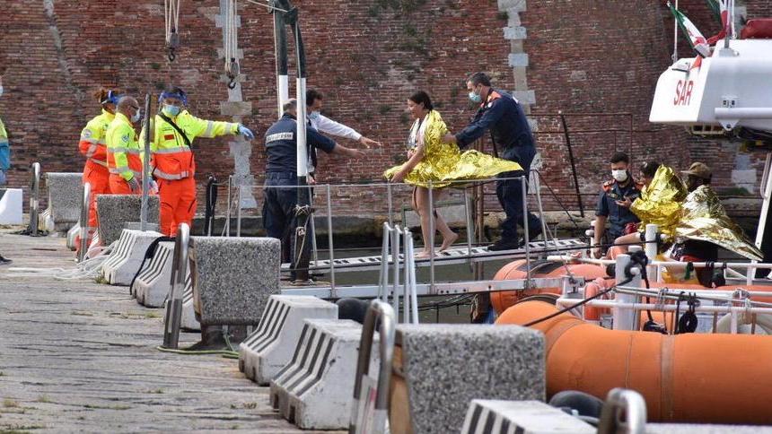 «Grazie ai soccorritori» L’emozione dei ragazzi naufragati a Calignaia