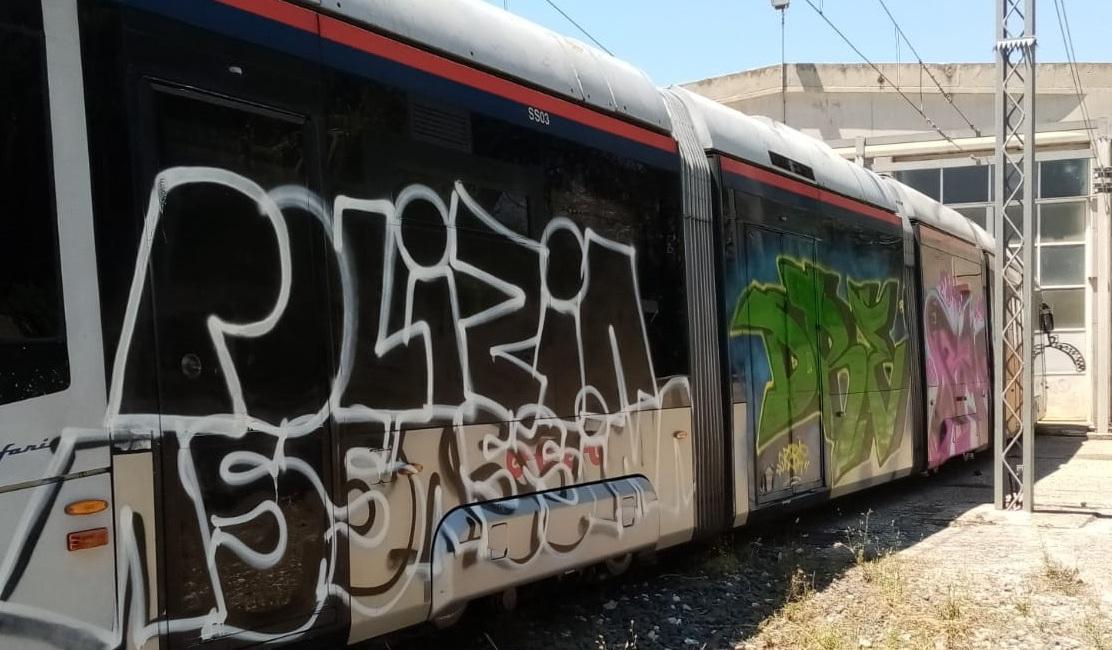 Sassari, imbrattati i convogli di Sirio 