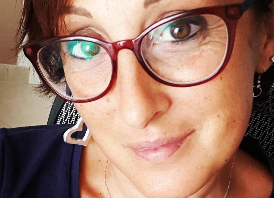 Muore ingegnera di 44 anni. Gli amici: «Grande esempio di coraggio e di carattere»