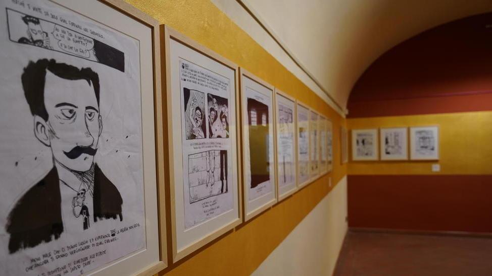 Alcune delle opere dell’artista romano Zerocalcare esposte nella mostra “Senza santi, senza eroi” nel Palazzo Pretorio di Peccioli