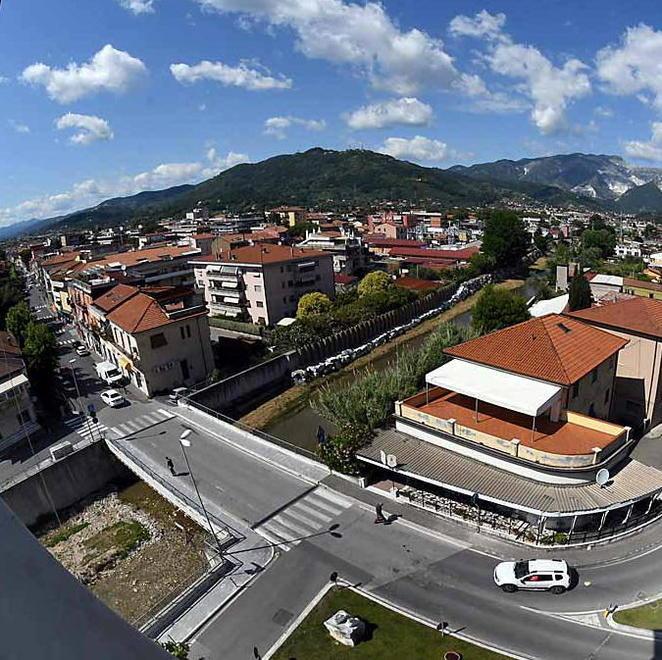 Ponte di Avenza, stasera l’incontro Già in pista tre avvocati per fare denuncia 