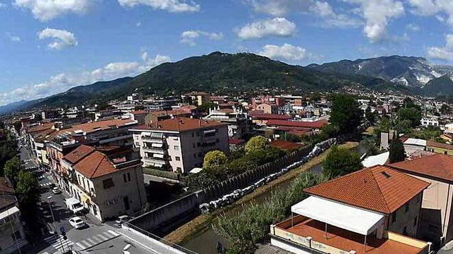 Ponte di Avenza, stasera l’incontro Già in pista tre avvocati per fare denuncia