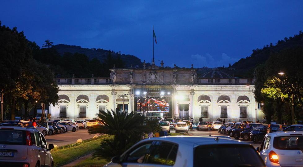 Cabaret e auto al Tettuccio: il drive-in è spettacolare