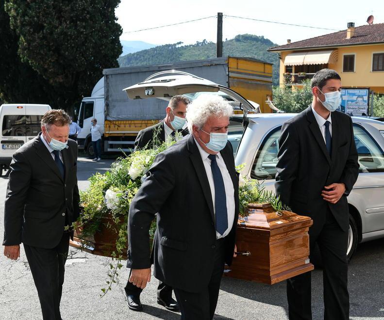 Cittadini, sindaci e tante autorità per l’ultimo saluto a Claudio Guerrieri
