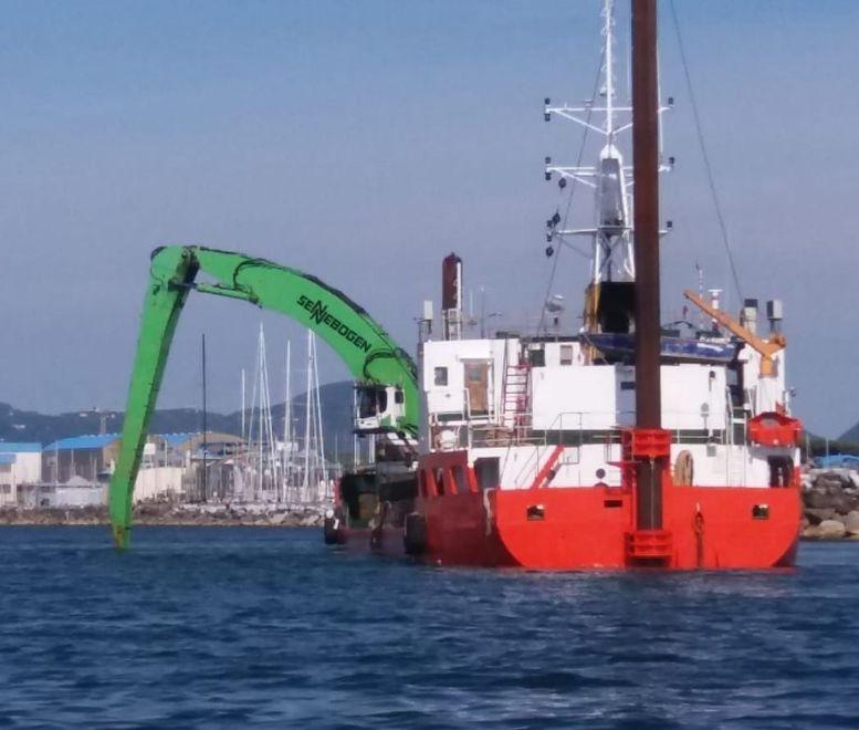 Draga per ripascere la spiaggia massese