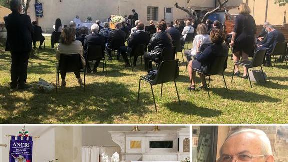 L’ultimo saluto al Prof tra alberi e fiori Le figlie: «Un fiume di gente ci è vicina»