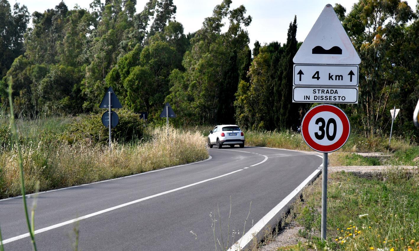 Strada rifatta, segnaletica vecchia