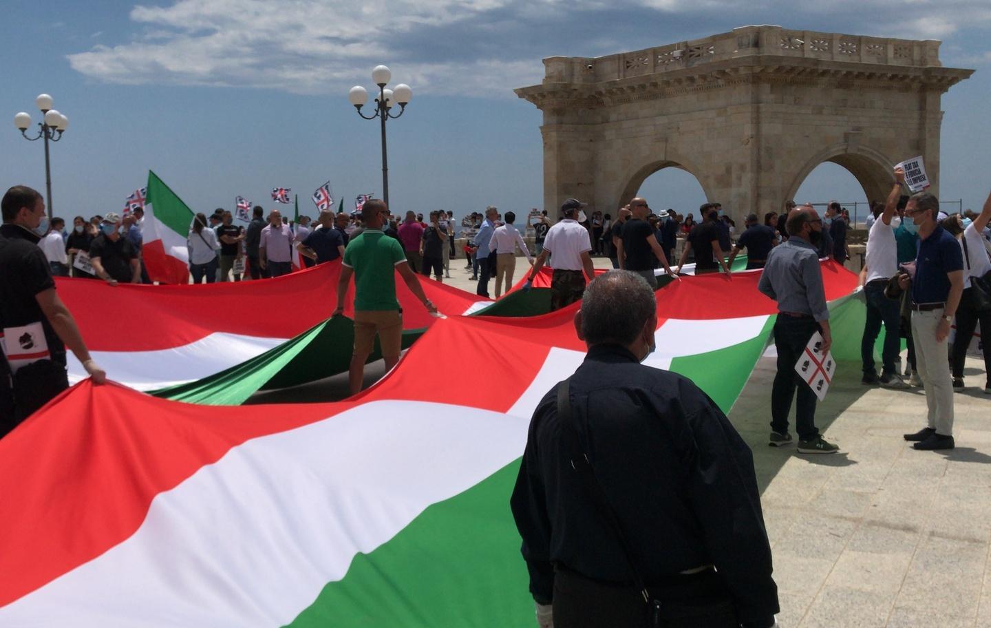 Cagliari, centrodestra in piazza contro il governo 
