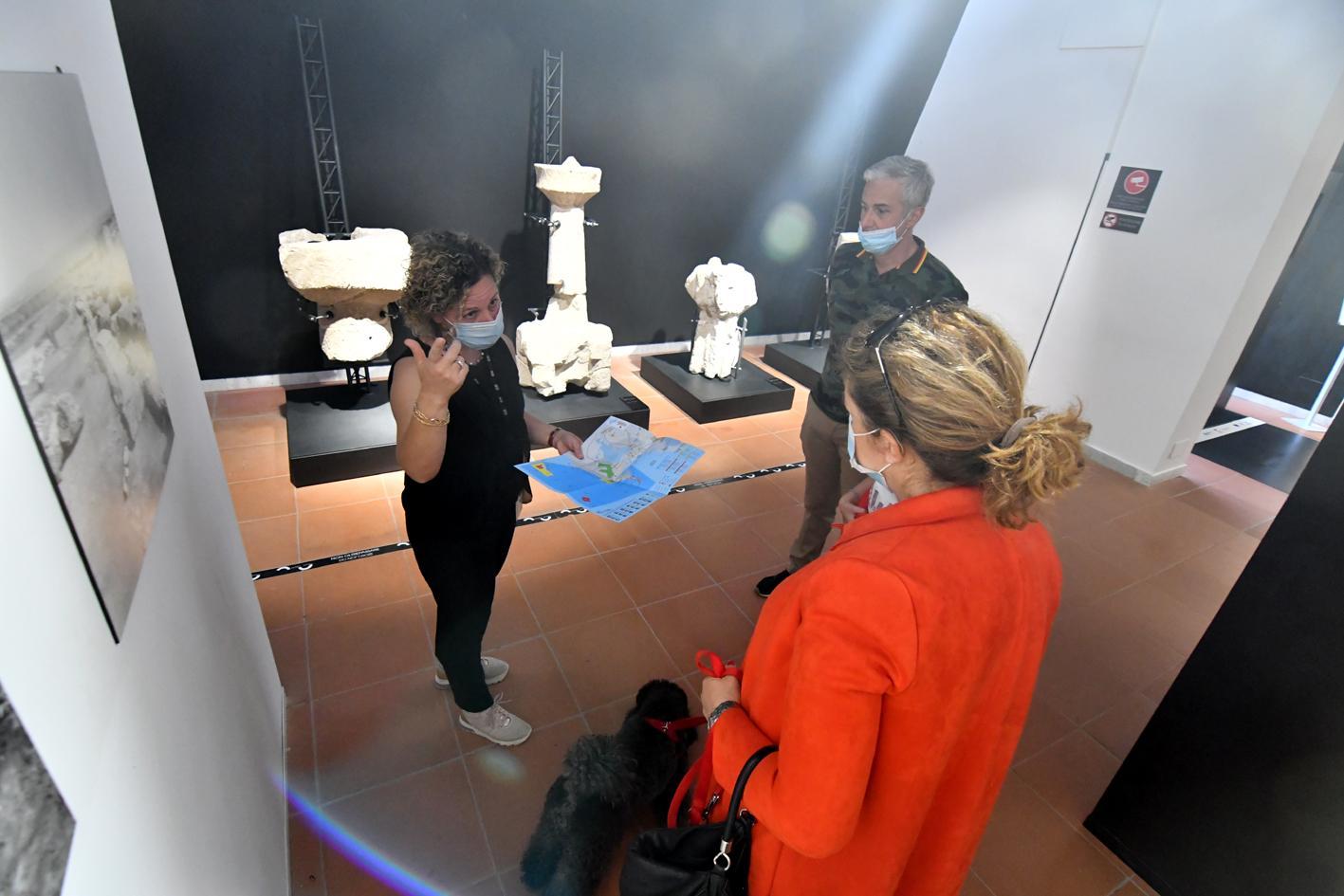 Visitatori al museo di Cabras