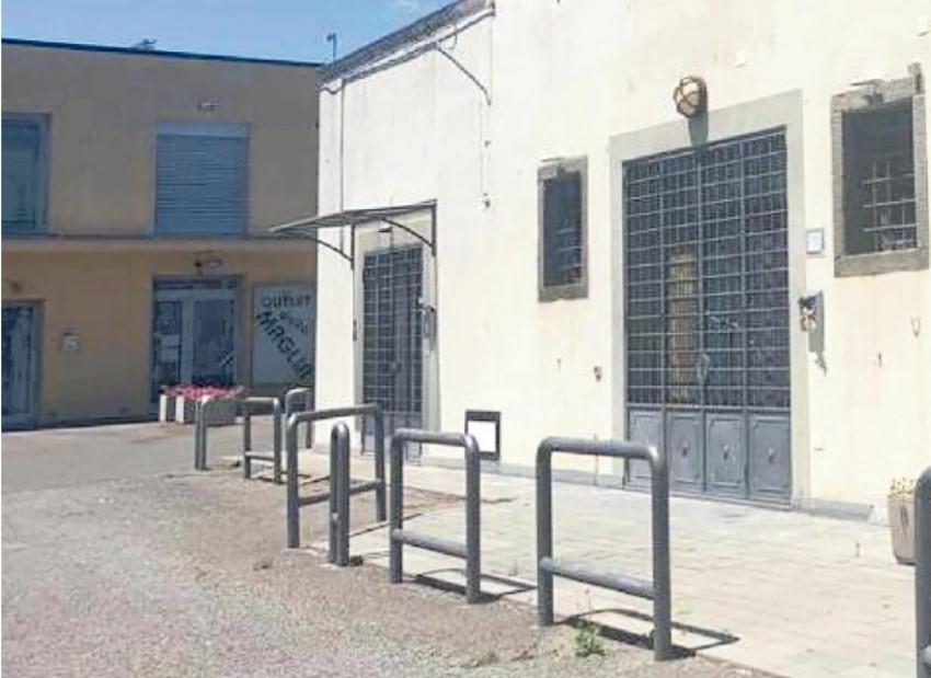 L’immobile che ospitava il centro olistico in via Francesca a Montecalvoli