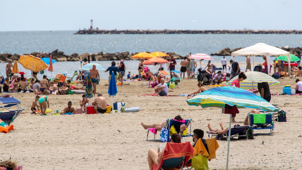 Prenotazioni online e distanze, ecco come comportarsi al mare