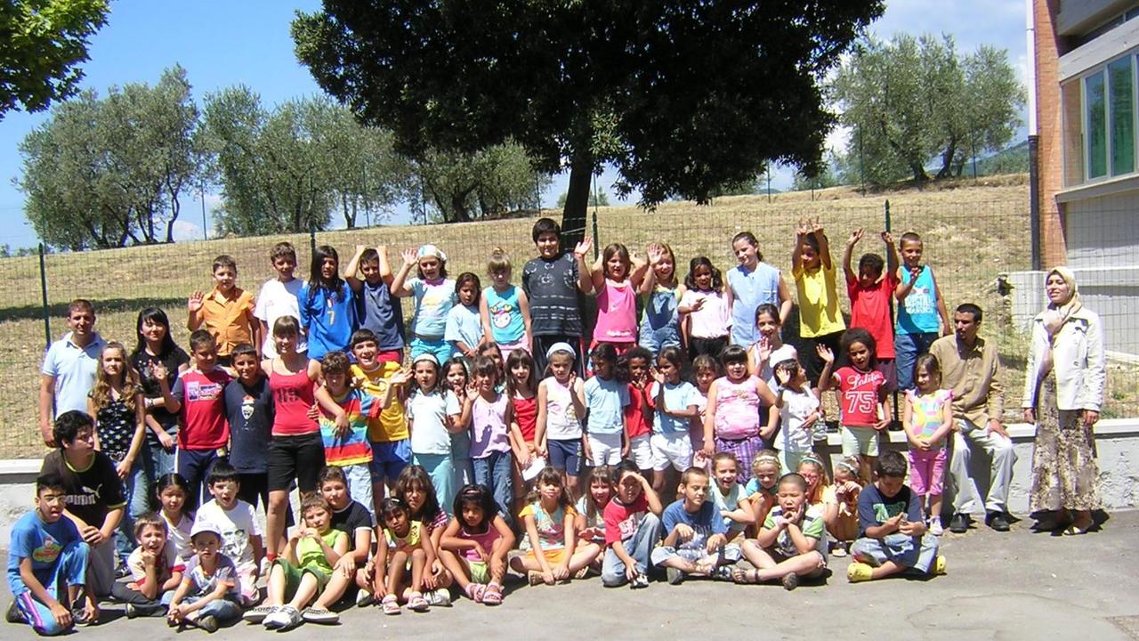 I bambini di Montemurlo insieme ai bambini Saharawi al centro estivo (archivio)