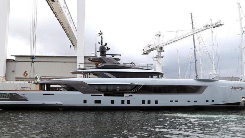 Lo yacht dei sogni è lungo 55 metri e ha richiesto 300mila ore di lavoro: un pieno costa 100mila euro