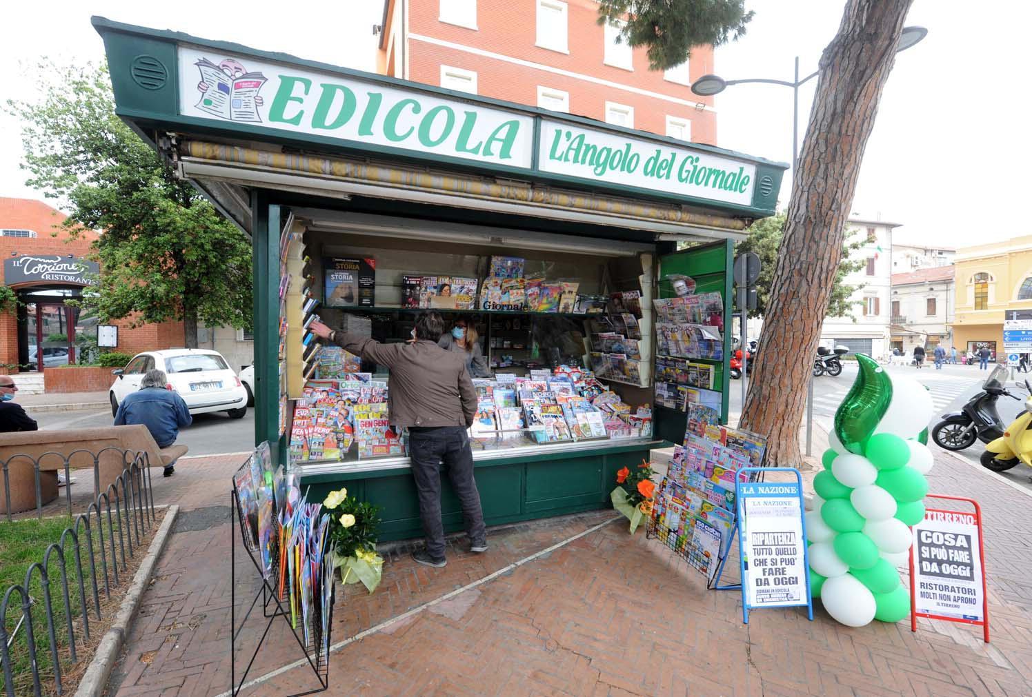 Mascherine in edicola, gratis 10 pezzi: ecco dove in Val di Cornia e all'Elba