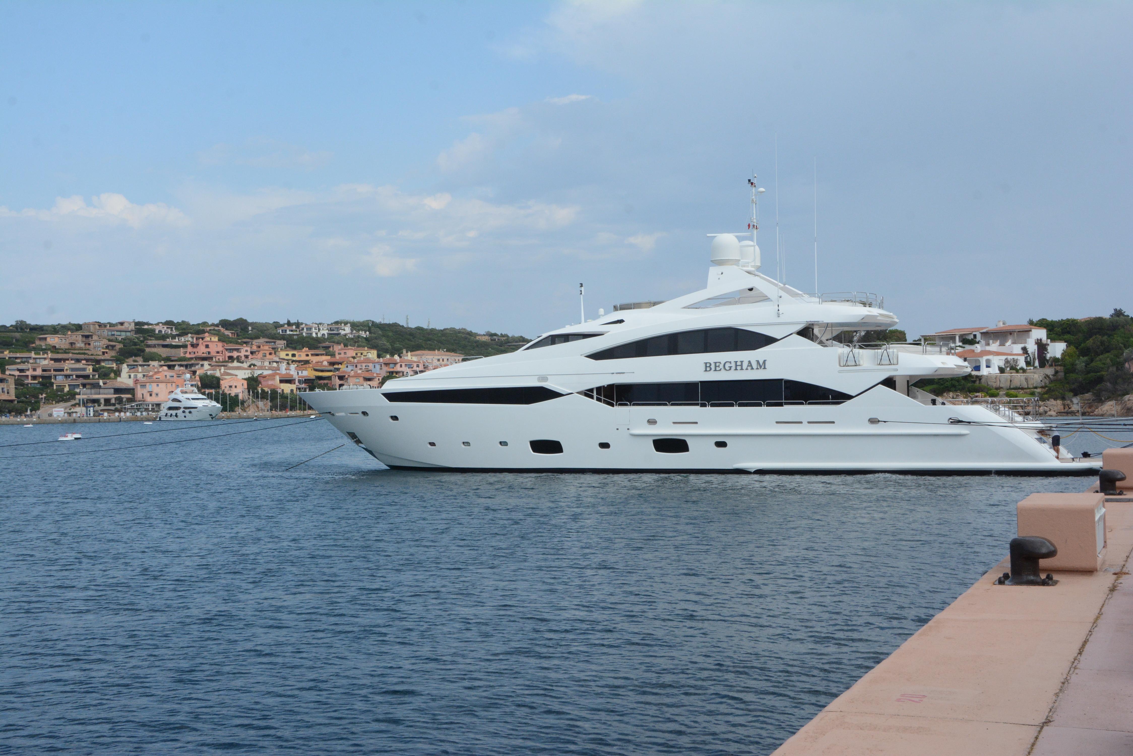 A Porto Cervo arrivano i primi maxi yacht: è l'inizio della stagione 2020