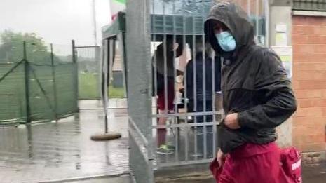 L'arrivo di un irriconoscibile Paolo Rozzio ai campi dell'ex Sporting, a Cavazzoli
