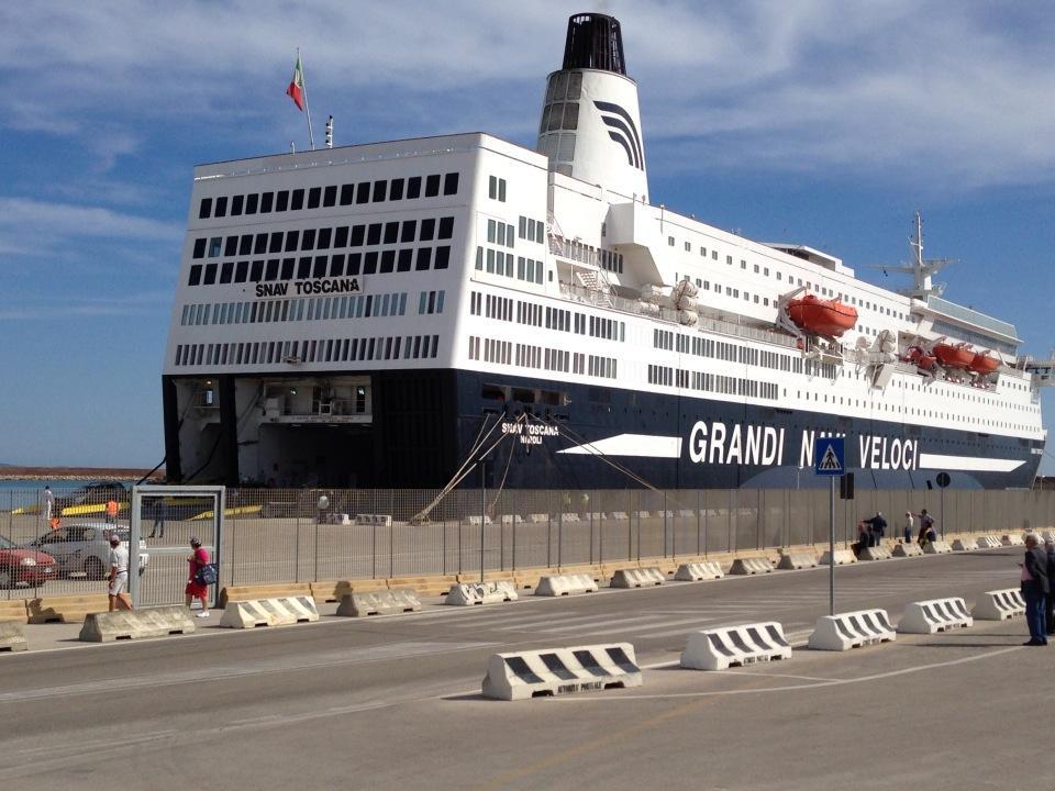 Coronavirus, nuovo decreto: da oggi 5 giugno in Sardegna via libera a navi e aerei 