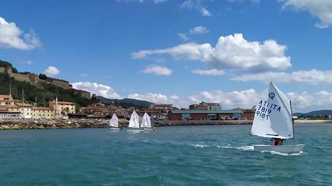 Vele spiegate a Castiglione della Pescaia Fine settimana con le barche in mare