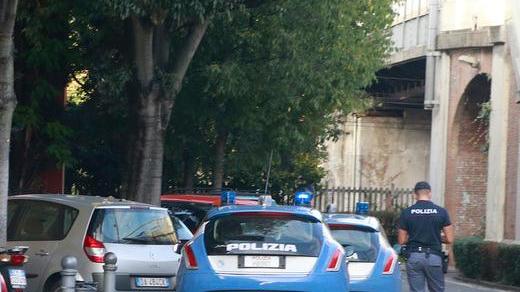 Droga alla stazione: Volante blocca e arresta due spacciatori 19enni
