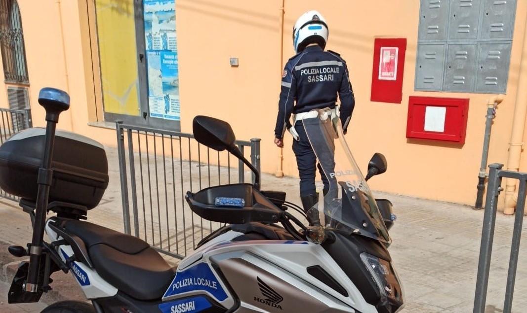 Evade dai domiciliari e picchia un passante, sconterà otto mesi