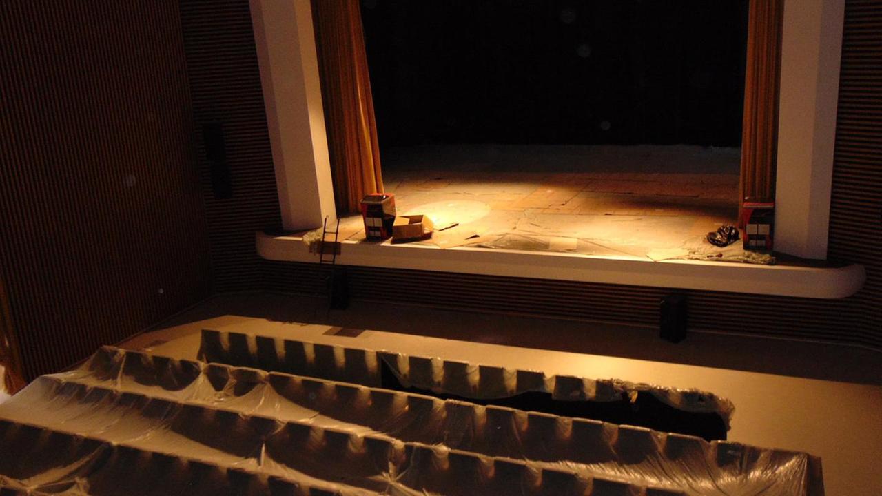 Al cineteatro Astra si alza il sipario