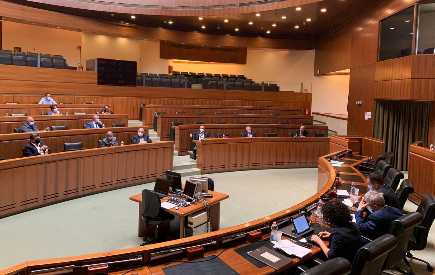 Il comitato scientifico sardo: «Il Covid non è ancora sconfitto» 