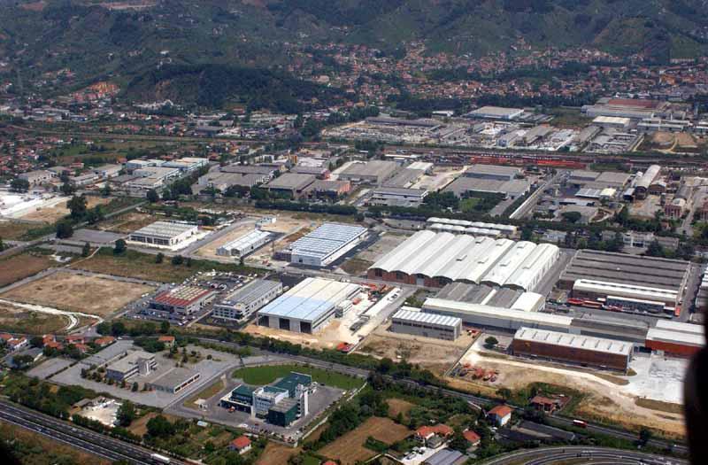 Una veduta dell’area industriale di Massa Carrara