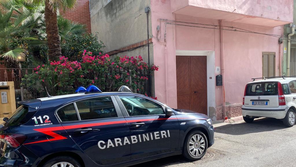 Minaccia i genitori e ferisce il padre con le cesoie: arrestato a Monserrato