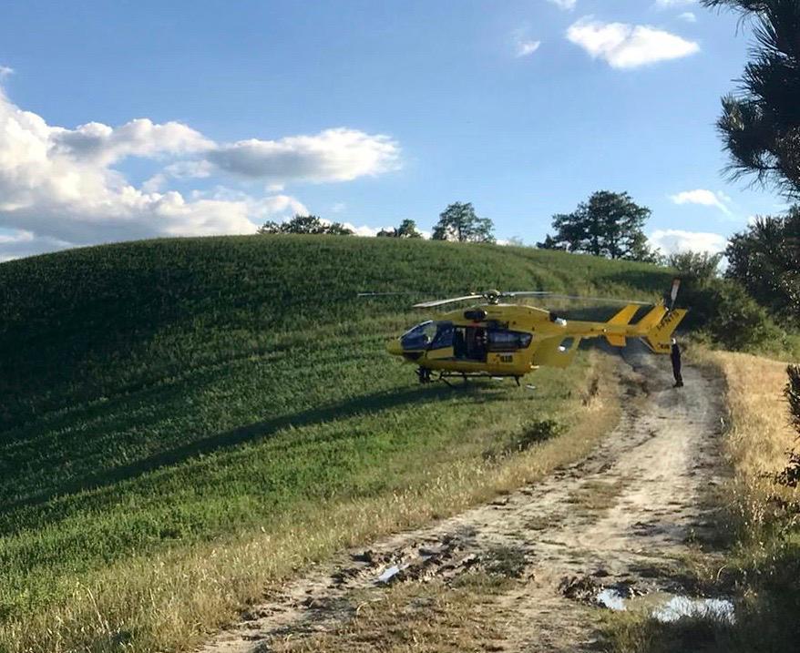 L'elisoccorso che ha trasportato il ferito all'ospedale di Reggio Emilia