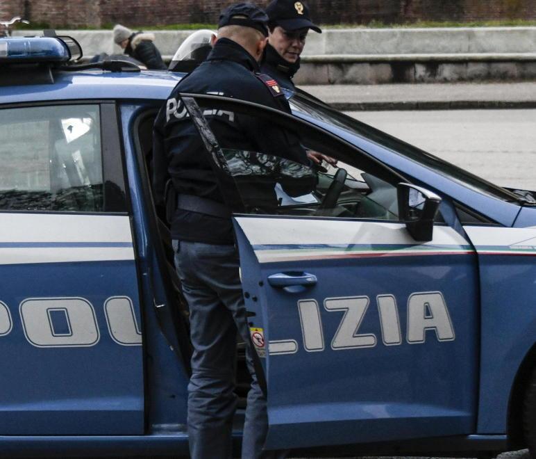Anziano aggredito da una trans in macchina 