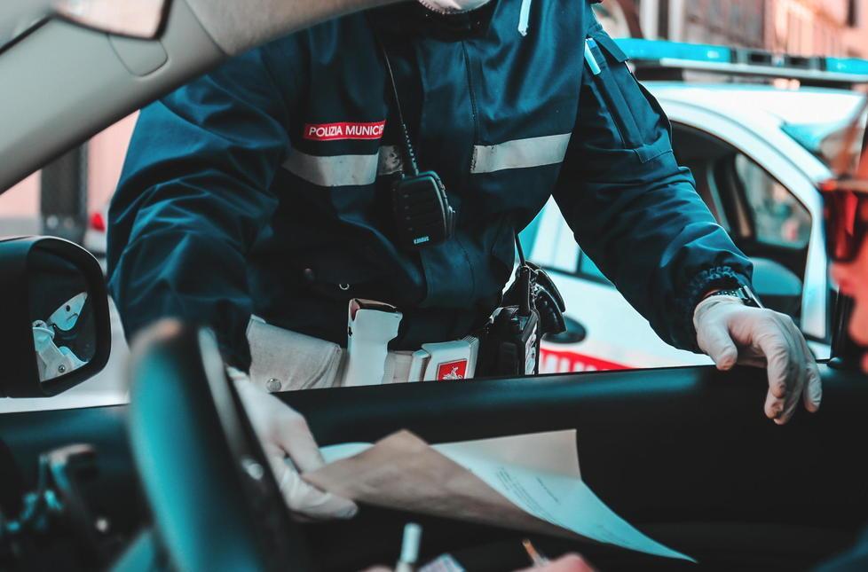Rimase bloccato in Versilia Milanese multato dai vigili 