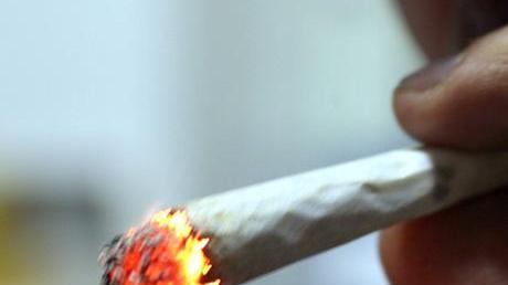 Fumo, dalle “canne” gli stessi danni delle sigarette ma in meno tempo