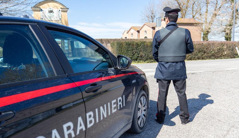 Ruba prodotti cosmetici in un noto negozio Ragazza finisce nei guai