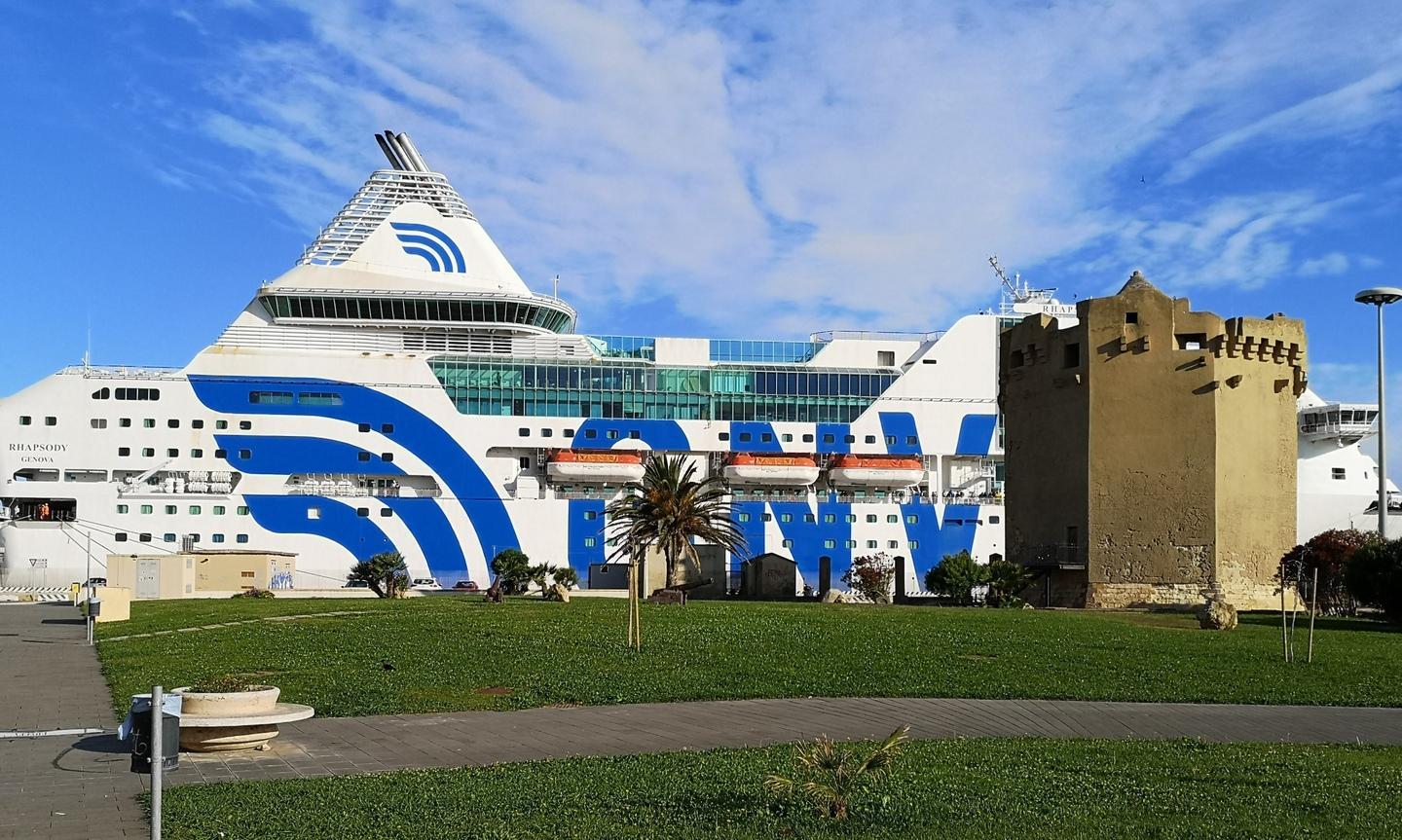 Ieri il primo attracco della Rhapsody