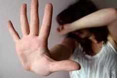 Sennori, i vicini sentono le urla: donna messa in salvo 