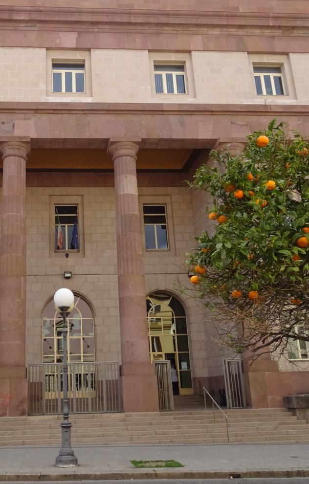  La figlia ha bruciature, il padre picchia la maestra 