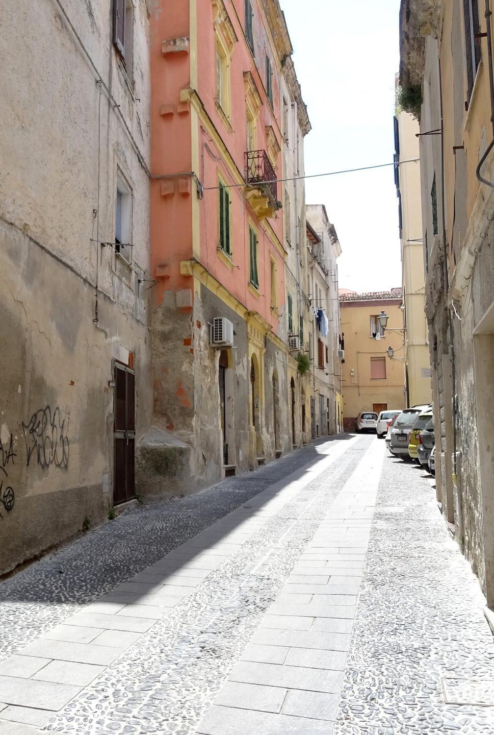«Minacciato dai pusher, vendo e vado via»