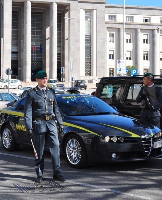 Dichiarazioni false per avere il sussidio: 52 ambulanti nei guai 