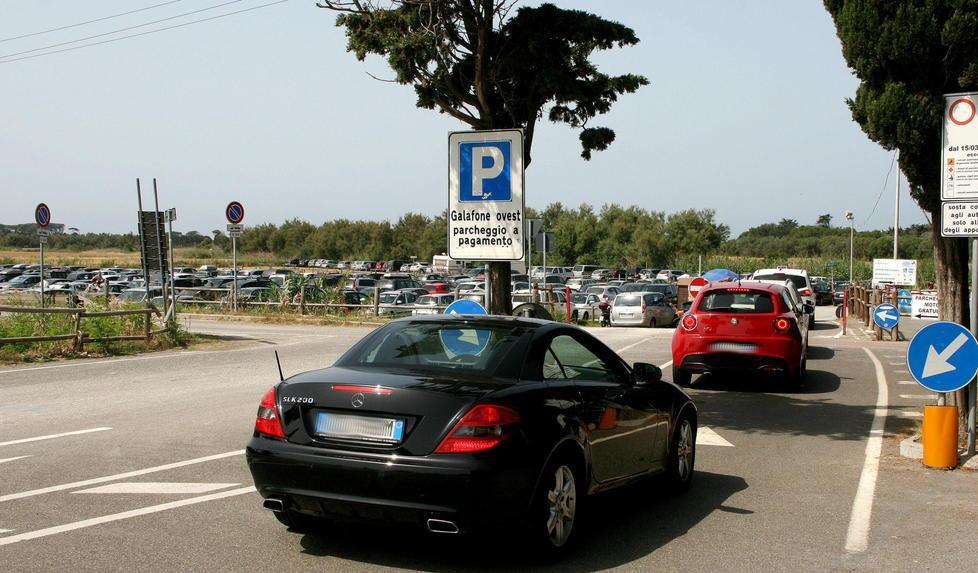 Spiagge Bianche, per pagare gli steward parcheggi più cari: ecco di quanto 