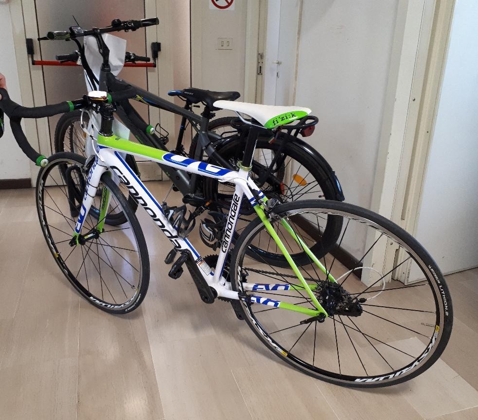Due delle biciclette recuperate dalla polizia