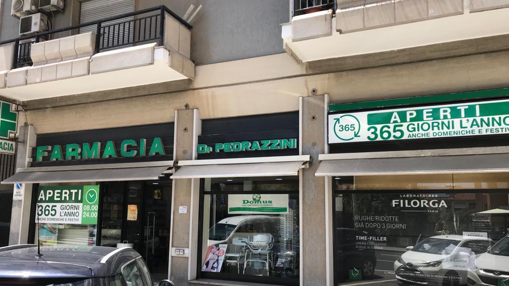 Cagliari, armato di pistola rapina una farmacia
