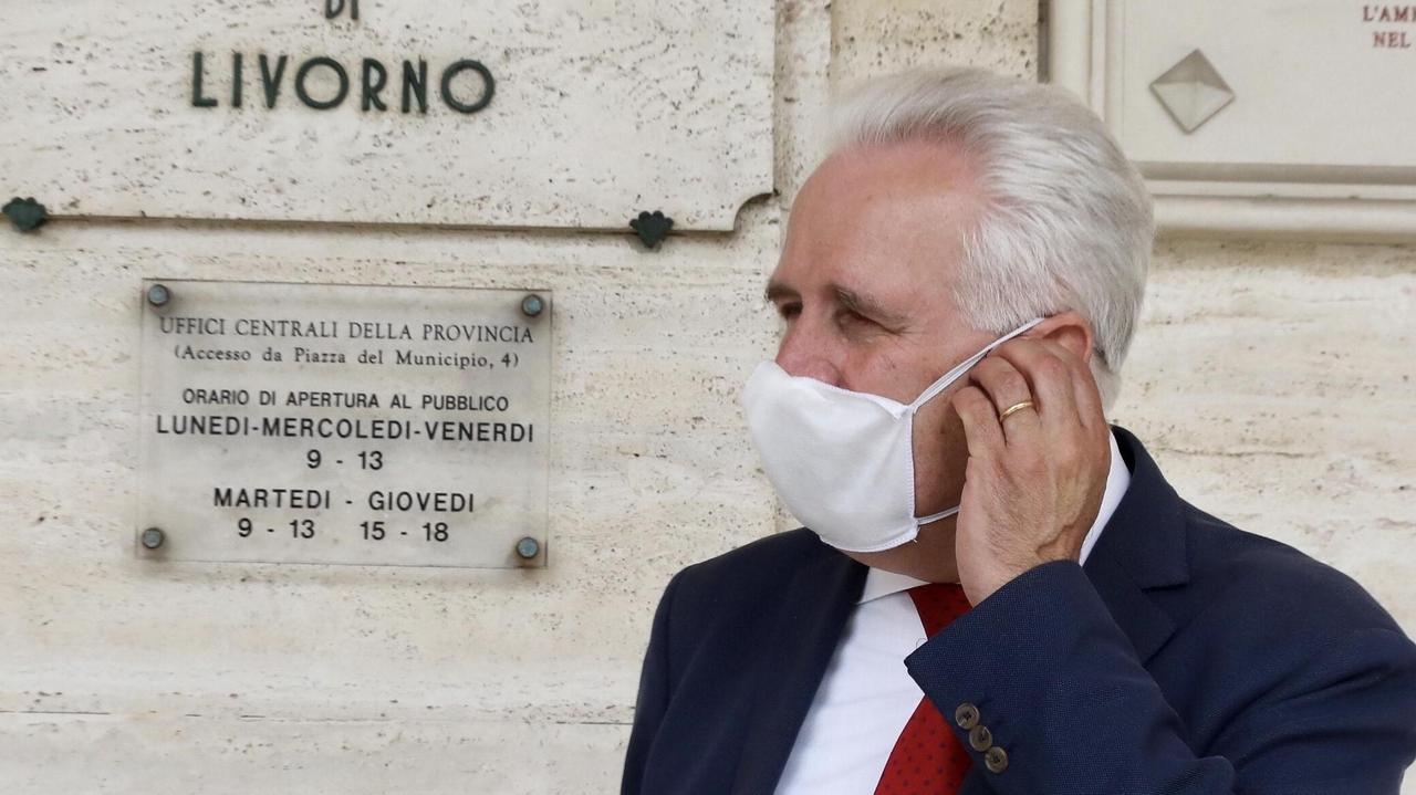 Carri armati a difendere il termovalorizzatore, bufera su Eugenio Giani
