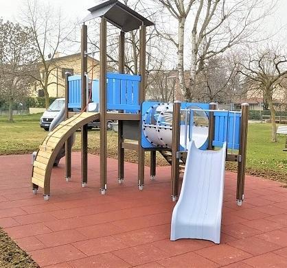 Albinea, grazie ai volontari riaprono le aree giochi di due parchi 
