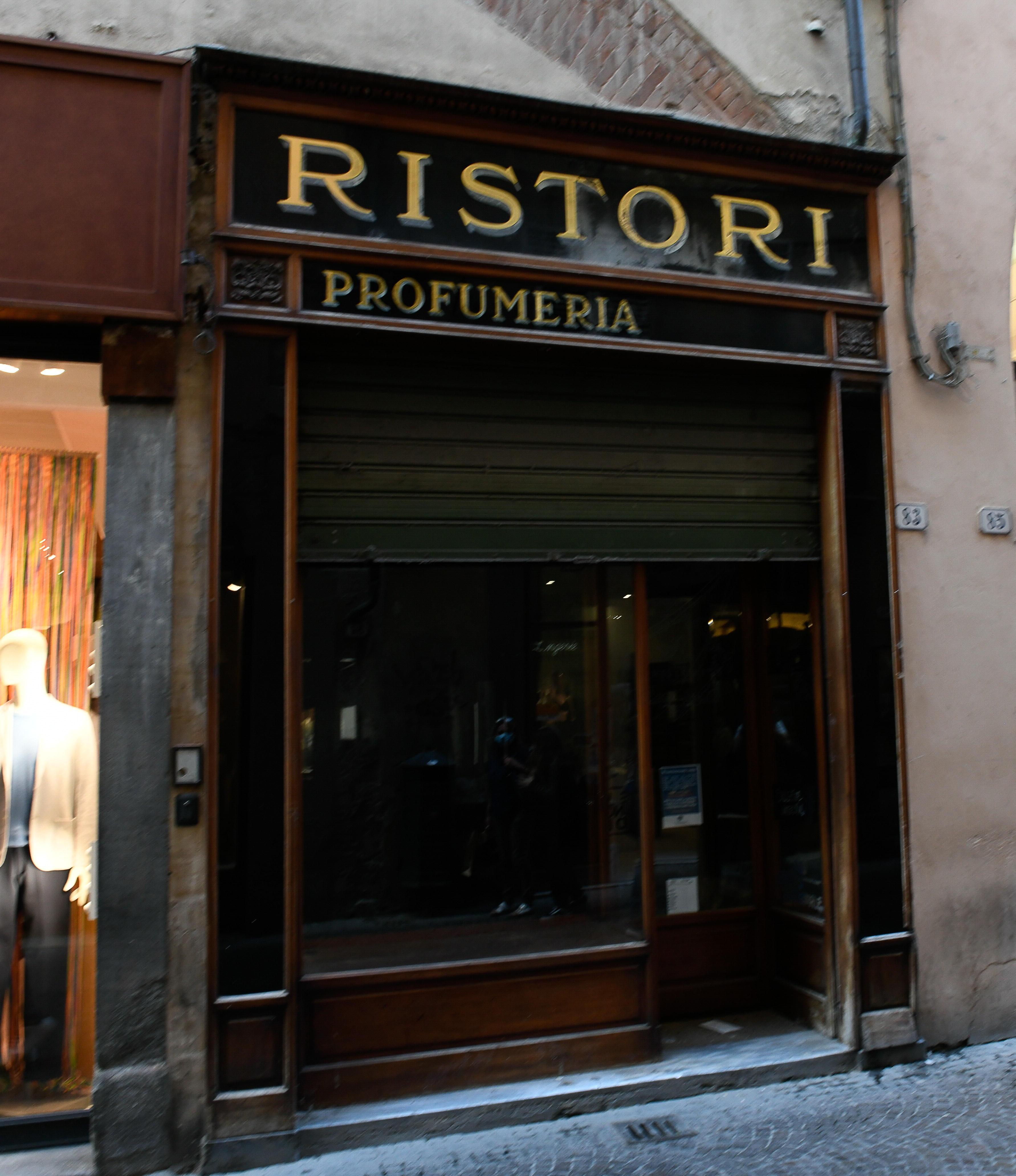 I proprietari: «All'ex Ristori i gestori si sono portati via anche il wc e il bidet» 