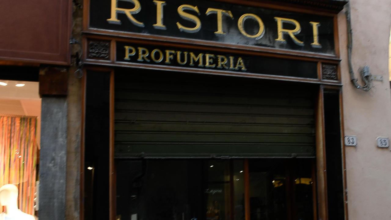 I proprietari: «All'ex Ristori i gestori si sono portati via anche il wc e il bidet»
