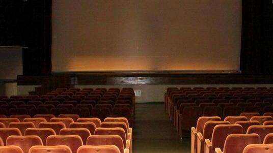 Poltroncine tutte nuove per il Teatro comunale