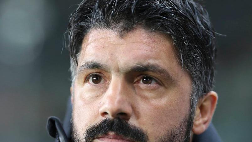 Napoli, 1’ di silenzio per la sorella di Gattuso
